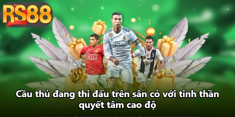 Cầu thủ đang thi đấu trên sân cỏ với tinh thần quyết tâm cao độ Cầu thủ đang thi đấu trên sân cỏ với tinh thần quyết tâm cao độ